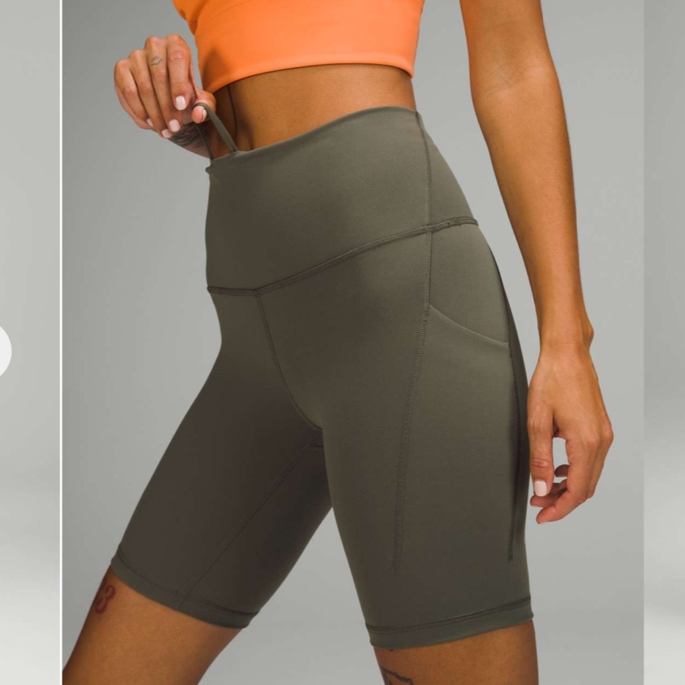 Lululemon Wunder Train High-Rise Short with Pockets 8"
Size 14 Carob Brown